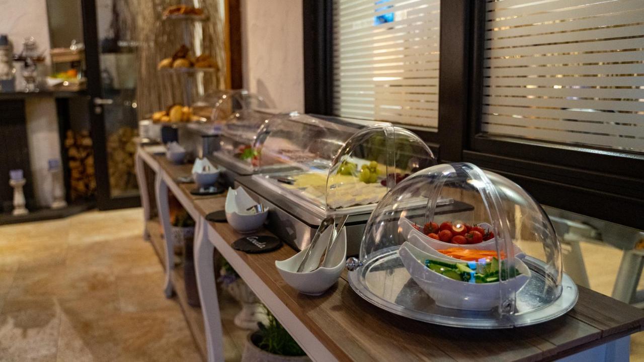 Monte Mare Sauna-Spa-Sports-Hotel Андернах Екстер'єр фото